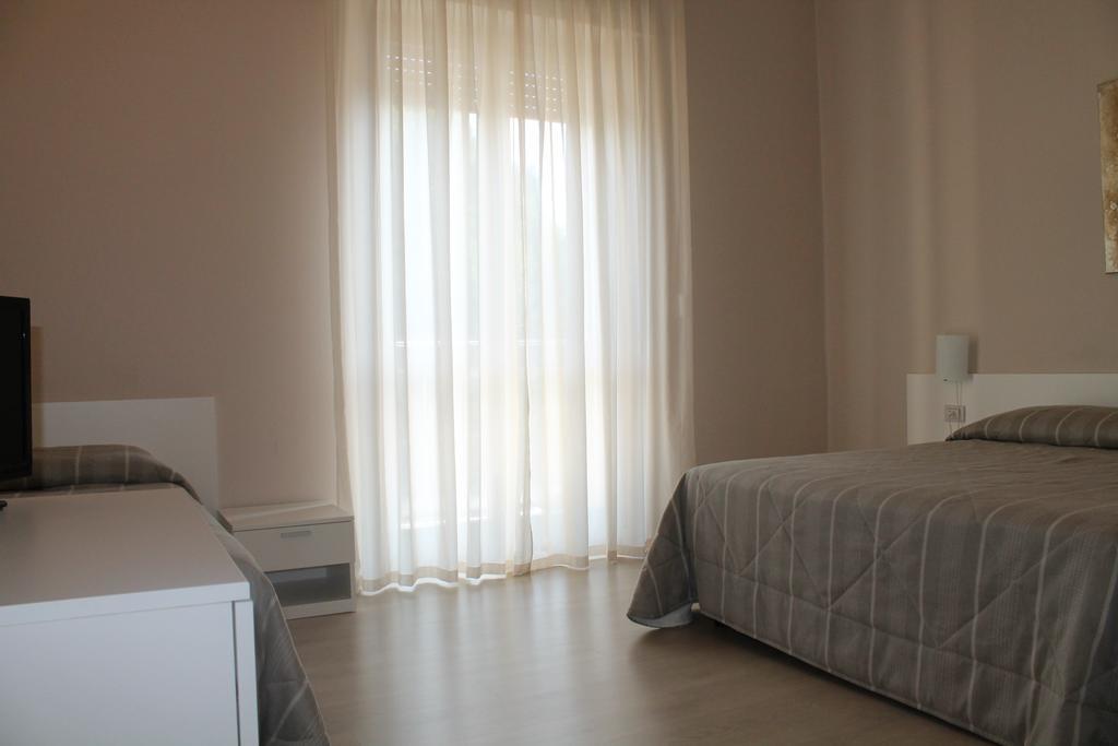Hotel Cremona Viale Camera foto