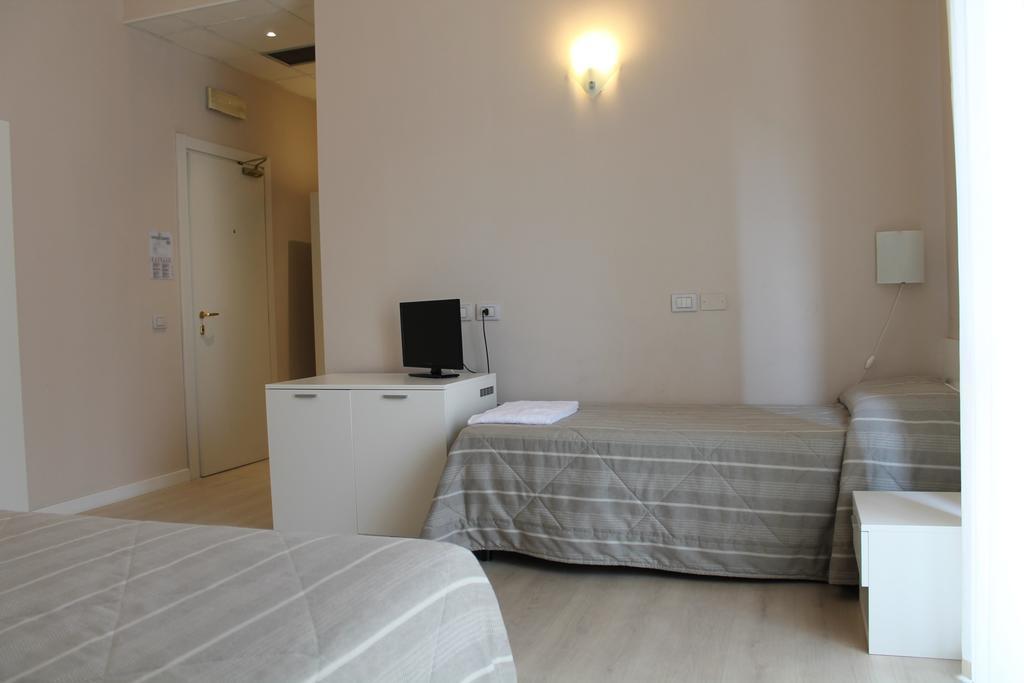 Hotel Cremona Viale Camera foto